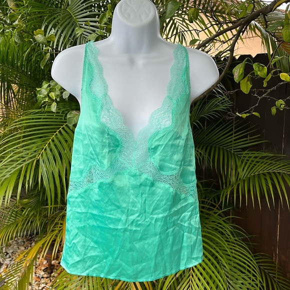 VICTORIA’S SECRET Mint Green Lingerie Top size medium - Picture 1 of 6